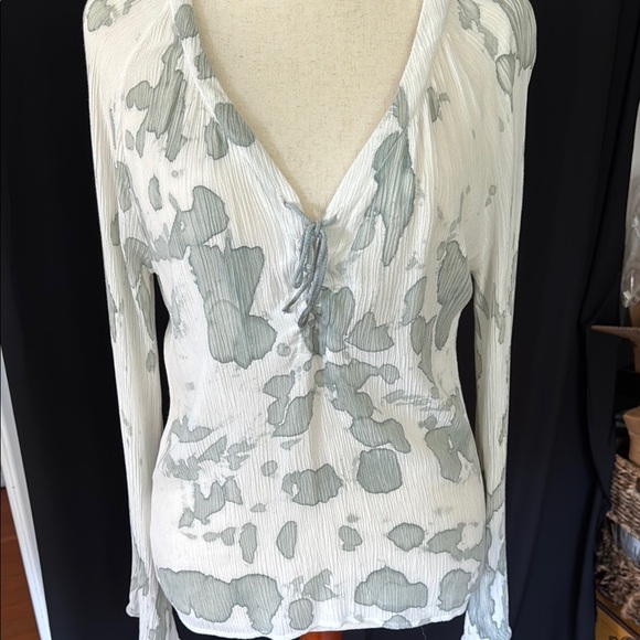 Gray and White Long Sleeve Tie Front Blouse - Picture 4 of 7